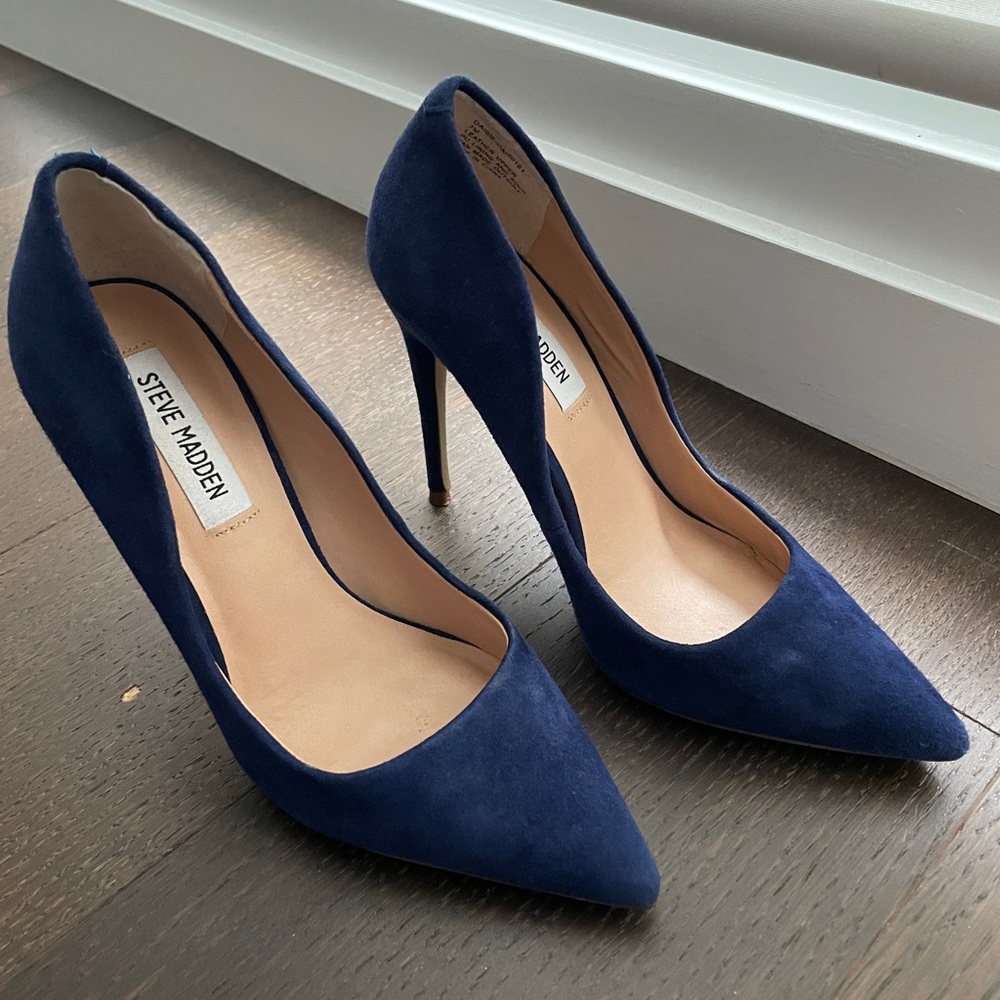 Steve Madden royal blue suede shoes size 7.